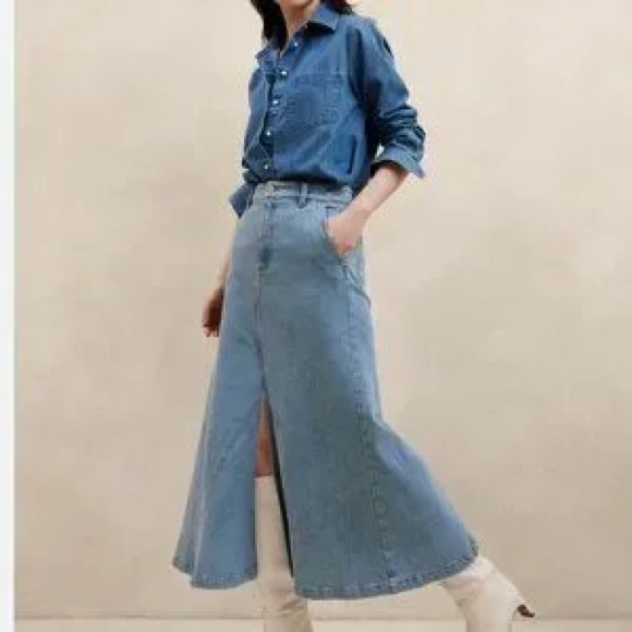 Banana Republic Dresses & Skirts - Banana Republic Light Blue Denim Flare Skirt
